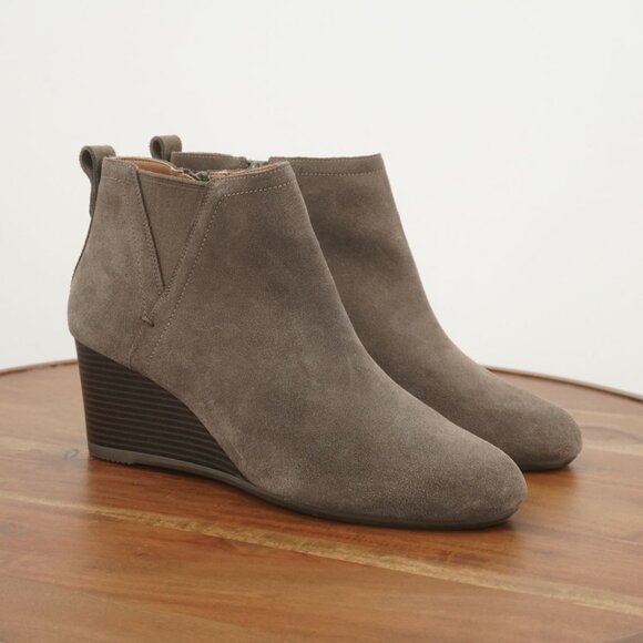B#4/ Vionic Womens Paloma Wedge Ankle Booties Size 11 Taupe Suede - Picture 1 of 9